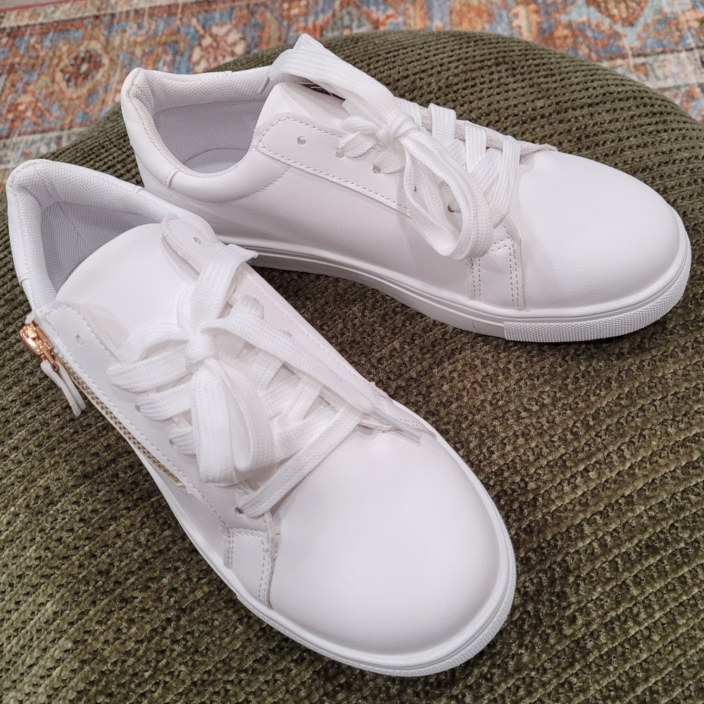 WHITE SNEAKERS WITH SIDE ZIPPER (FOR LOOKS) 7.5 & 8 WOMENS